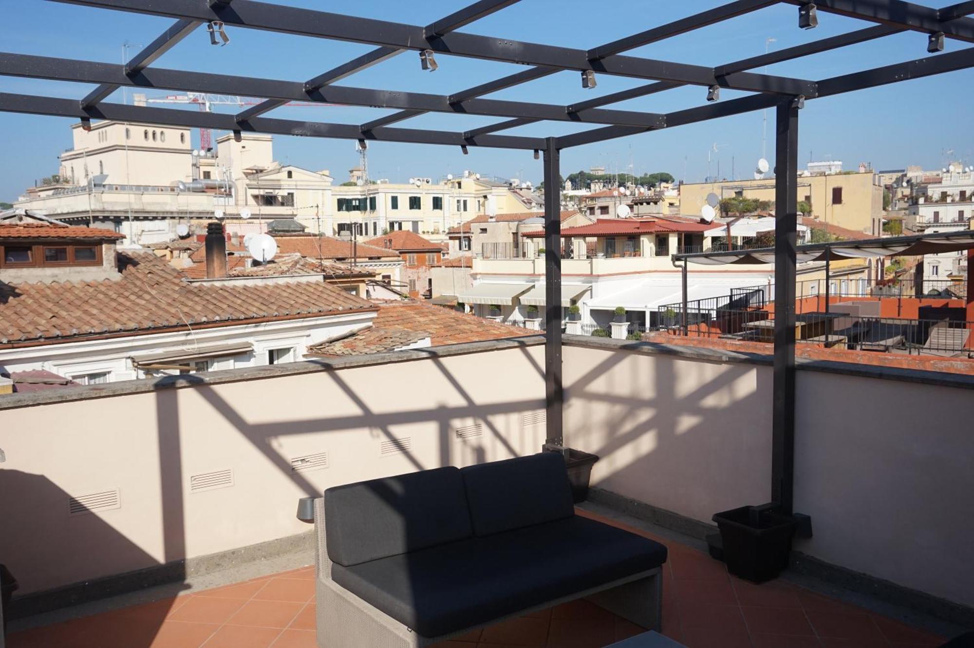 Trevi Palace Luxury Inn — Photos 1